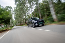 Kia Carens Clavis Ev Front View