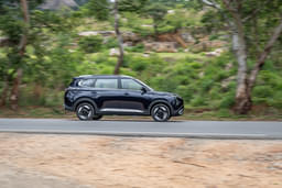 Kia Carens Clavis Ev Right Side View