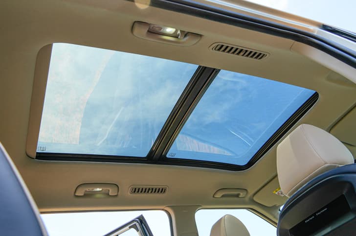 Kia Carens Clavis Front Row Seats Kia Carens Clavis Front Row Seats
