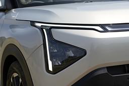Kia Carens Clavis Headlight