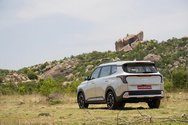 Kia Carens Clavis Rear View