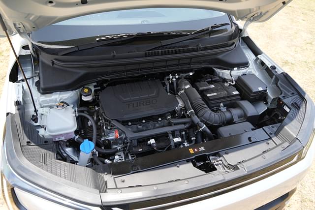 Open Bonnet Engine Shot Image - 17001