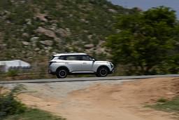 Kia Carens Clavis Color White