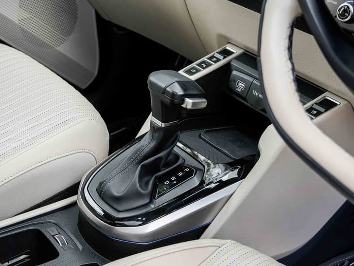 Kia Carens Clavis Front Row Seats Kia Carens Clavis Front Row Seats