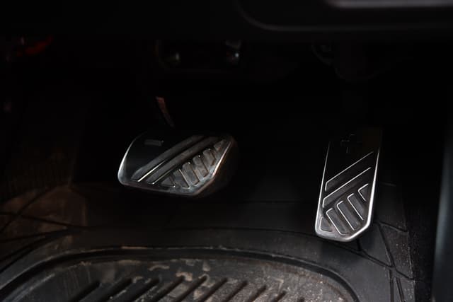 Foot Controls Image - 11101