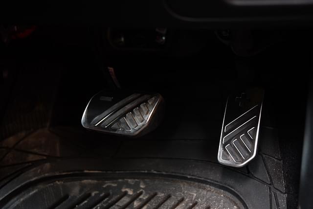 Foot Controls Image - 11101