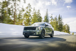 Kia Sorento Front Right Three Quarter Kia Sorento Front Right Three Quarter