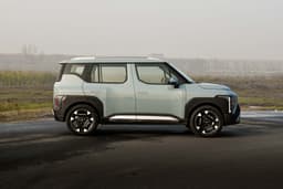 Kia Syros Right Side View