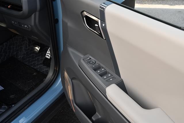 Door Controls Image - 1380