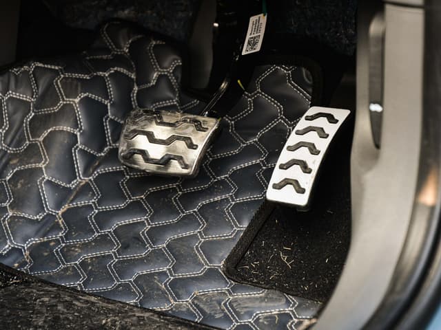 Foot Controls Image - 29393