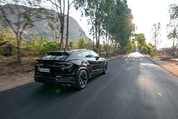 Lamborghini Urus Front Right Three Quarter
