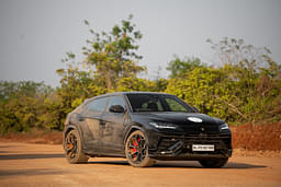 Lamborghini Urus Front Left Three Quarter