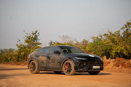 Lamborghini Urus Front Right Three Quarter