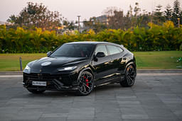 Lamborghini Urus Front Right Three Quarter