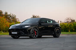 Lamborghini Urus Front Left Three Quarter