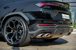 Lamborghini Urus Front Right Three Quarter