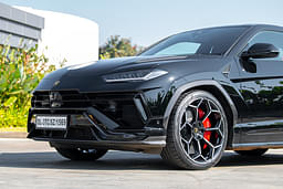 Lamborghini Urus Front Right Three Quarter
