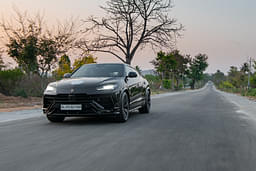 Lamborghini Urus Front Left Three Quarter