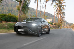Lamborghini Urus Front Right Three Quarter