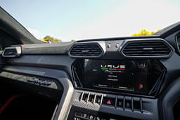 Lamborghini Urus Dashboard