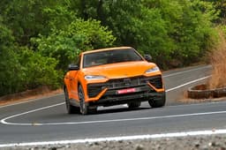 Lamborghini Urus Front Left Three Quarter