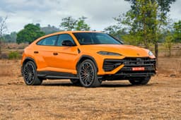 Lamborghini Urus Front Right Three Quarter