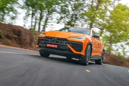 Lamborghini Urus Front Right Three Quarter