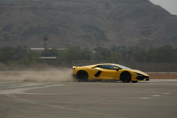 Lamborghini Revuelto Front Right Three Quarter