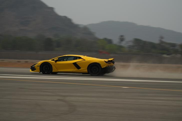 Lamborghini Revuelto Color Yellow
