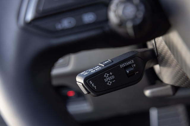 Steering Mounted Controls Image - 1778