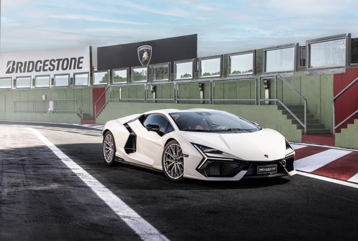 Lamborghini Revuelto Front Right Three Quarter
