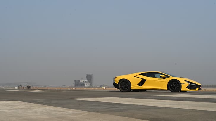 Lamborghini Revuelto Front Right Three Quarter