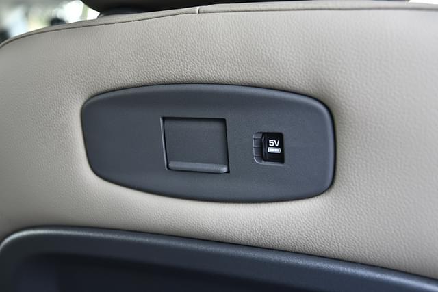 12v Power Outlets Image - 16287