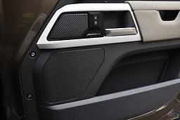 Land Rover Defender 110 Color Brown