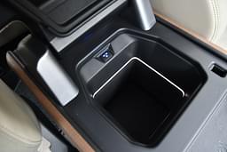 Land Rover Defender 110 Charging Ports
