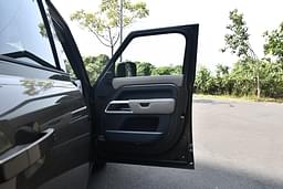 Land Rover Defender 110 Color Black