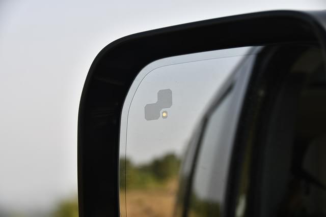 Orvm Blinker Image - 16411