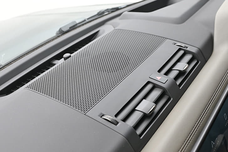 Land Rover Defender Dashboard