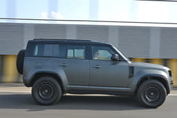 Land Rover Defender Closed Bonnet