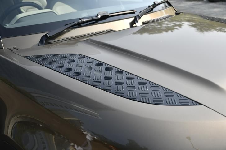 Land Rover Defender Closed Bonnet