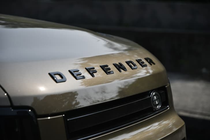 Land Rover Defender Closed Bonnet