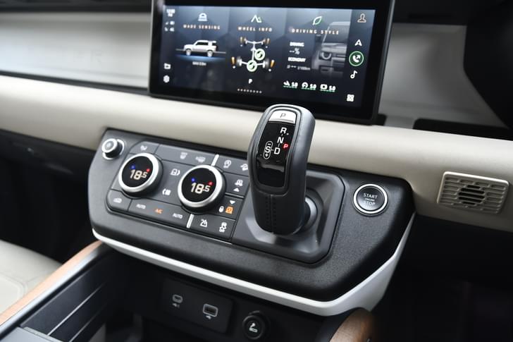 Land Rover Defender Dashboard
