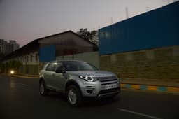 Land Rover Discovery Sport Front Right Three Quarter