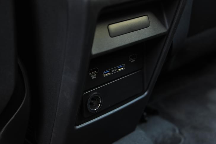 Land Rover Discovery Sport 12V Power Outlets