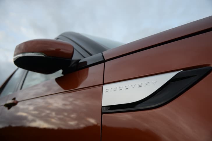 Land Rover Discovery Front Left Three Quarter