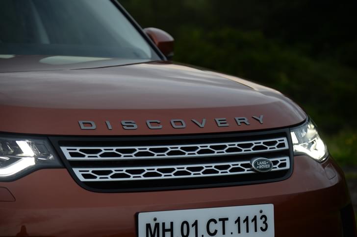 Land Rover Discovery Front View