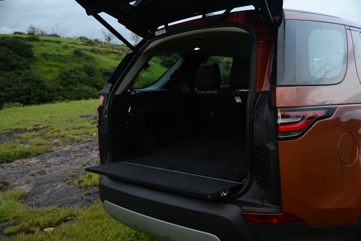 Land Rover Discovery Rear View