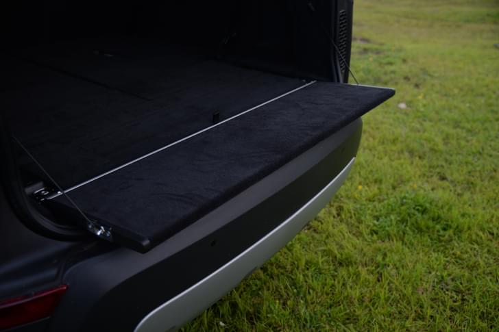 Land Rover Discovery Rear View