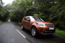 Land Rover Discovery Front Right Three Quarter