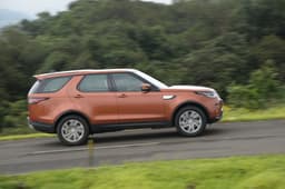 Land Rover Discovery Front Right Three Quarter
